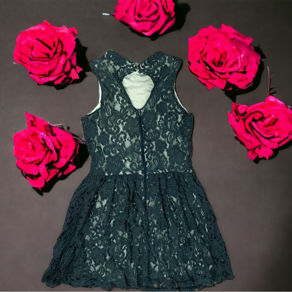 Penelope Tree Green Lace Dress - Picture 2 of 6